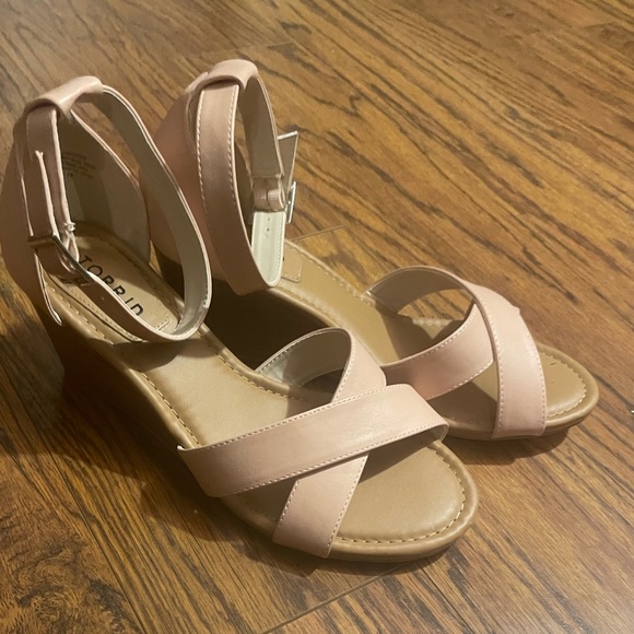 Woman’s wedge sandal - Picture 2 of 9